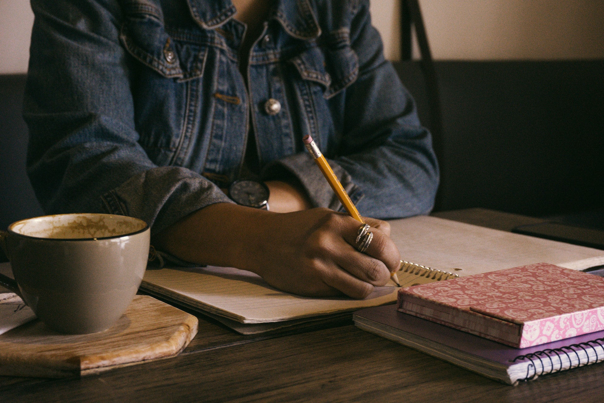 5 Memoir Writing Exercises To Help You Right Now by @BadRedheadMedia #memoir #writing #exercises